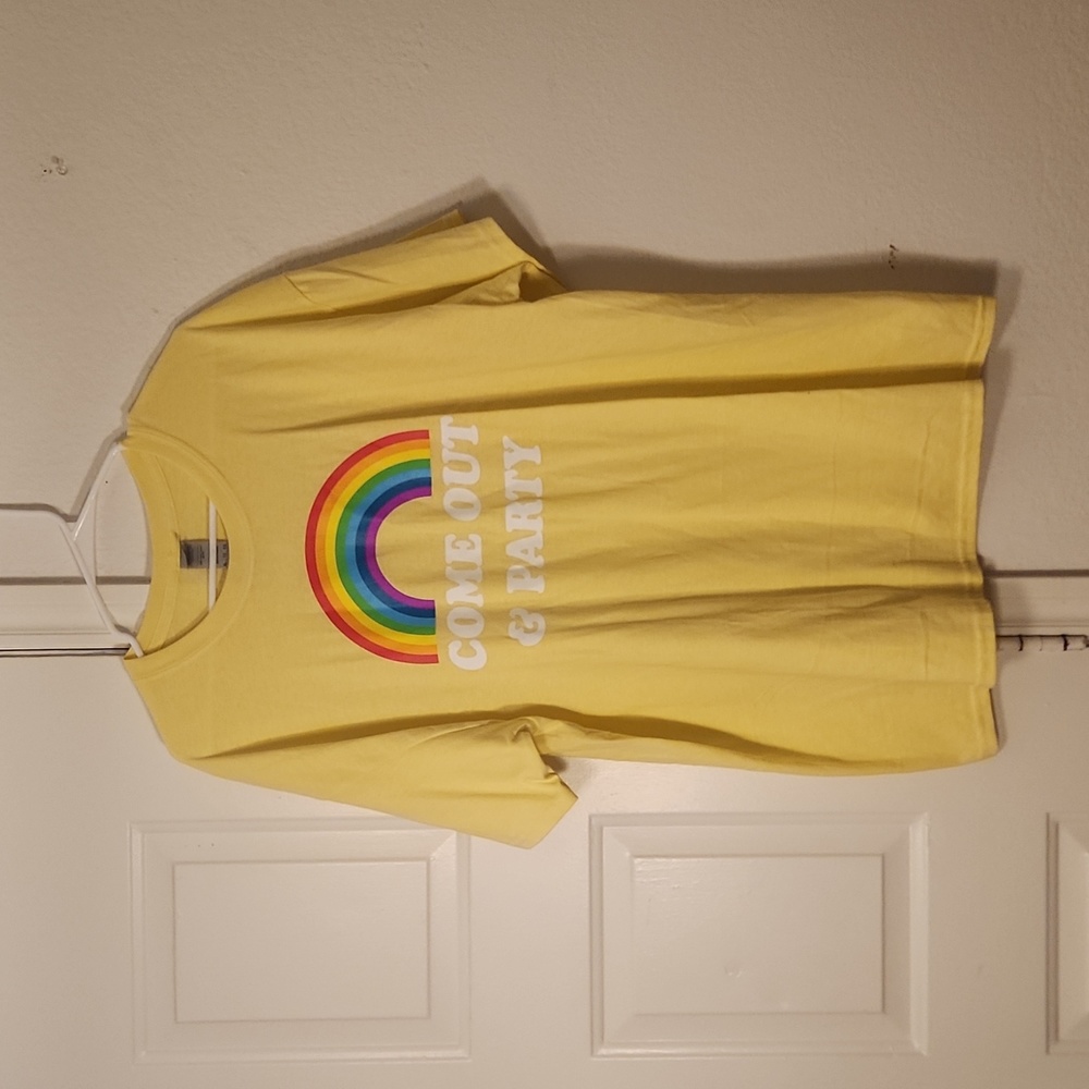 🪩 2/$15 // RUE21: NWT Pride Shirt